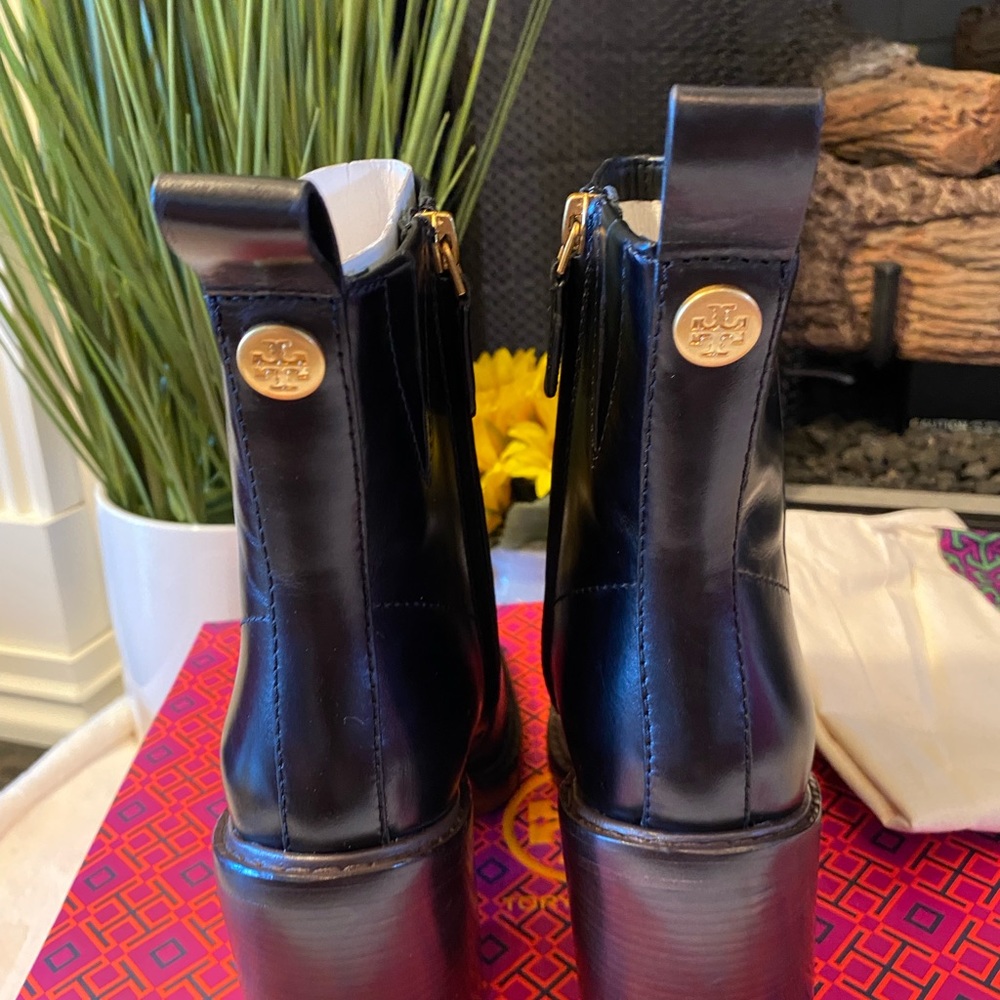 🔥SALE🔥TORY BURCH HEELED ANKLE BOOT - Picture 5 of 7